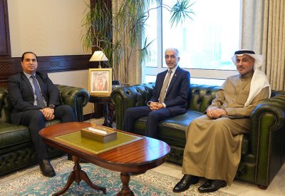 وزير الأشغال يبحث التعاون البحثي والتدريبي مع جامعة ستراثكليد البحرين