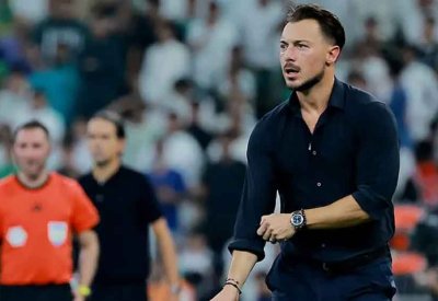 أمام الهلال.. يايسله يطارد رقماً لم يحققه أي مدرب أهلاوي