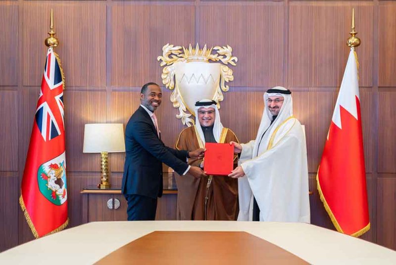 التوقيع على مذكرة تفاهم بين البحرين وبرمودا بشأن "المشغل المعتمد للشحن البحري الجوي"