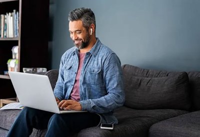 احذر وضع اللابتوب فيها.. أسوأ 4 أماكن لوضع جهاز الكمبيوتر المحمول