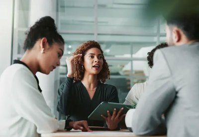 ثلاثية الحكم المسبق.. كيف تحصل على أفضل تقييم من مديرك في العمل؟