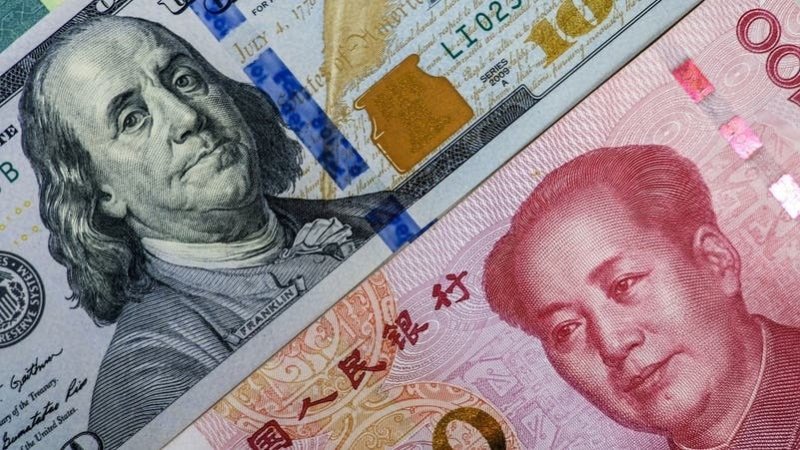 الدولار يرتفع أمام اليوان الصيني في تعاملات اليوم