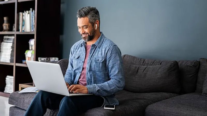 احذر وضع اللابتوب فيها.. أسوأ 4 أماكن لوضع جهاز الكمبيوتر المحمول