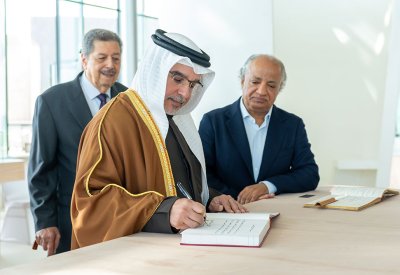 سمو ولي العهد رئيس الوزراء يتفضل بحضور حفل تدشين كتاب سيرة حسين علي يتيم وافتتاح المعرض المصاحب له