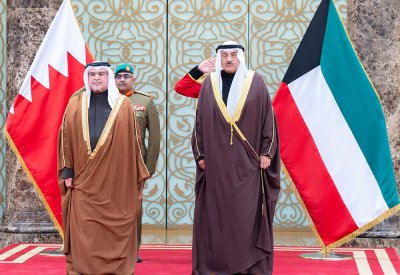 سمو ولي العهد رئيس الوزراء يصل إلى دولة الكويت في زيارة رسمية