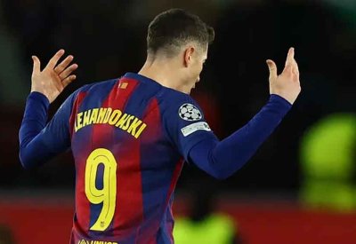 ليفاندوفسكي يحسم مستقبله مع برشلونة في أبريل