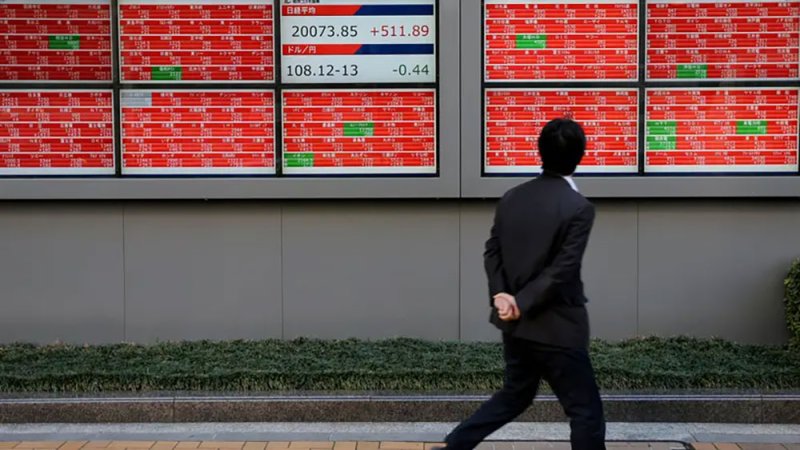 "نيكاي" يقفز 4% مع توقّف موجة بيع المعادن النفيسة