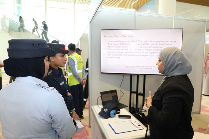 إدارة أمن مطار البحرين تشارك في فعاليات أسبوع السلامة تحت شعار العوامل البشرية في سلامة الطيران