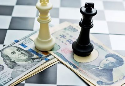 الدولار مستقر والين يتذبذب قبل الانتخابات اليابانية