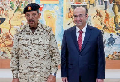 القائد العام لقوة دفاع البحرين يستقبل رؤساء تحرير الصحف المحلية ويشيد بدور الصحافة الوطنية