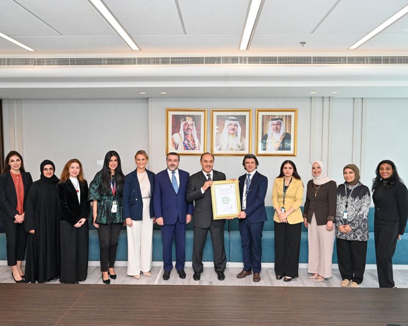 الهيئة الوطنية لتنظيم المهن والخدمات الصحية تسلّم شهادة الاعتماد الوطني الألماسي لمستشفى عوالي