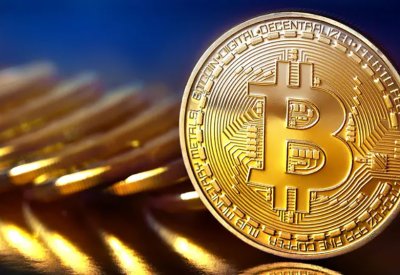 بيتكوين تتداول عند 70 ألف دولار للمرة الأولى منذ نوفمبر 2024