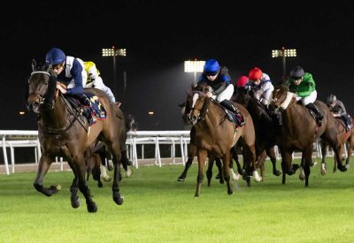 منافسات قوية في السباق الثامن عشر للخيل على كؤوس مركز البحرين للمجوهرات وبورش وفطيس الهاجري ونادي الفرسان البريطاني