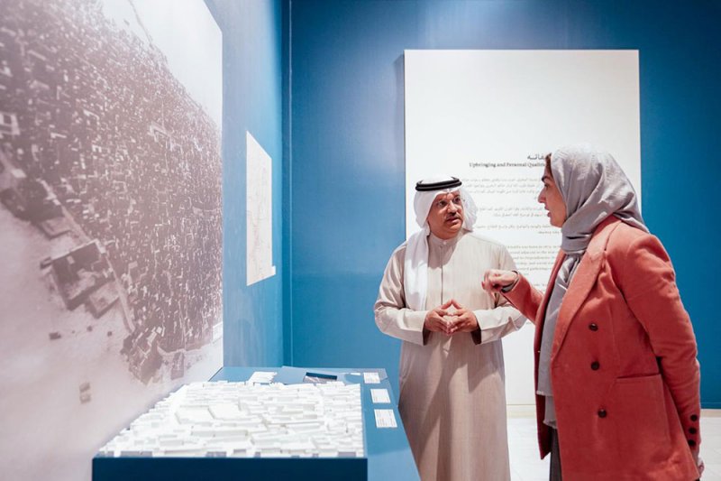 مستشار جلالة الملك المعظم للشؤون الثقافية والعلمية تزور معرض سمو الشيخ محمد بن عيسى بن علي بن خليفة آل خليفة "إرثه وسيرته"