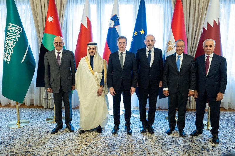 رئيس الوزراء في جمهورية سلوفينيا يستقبل عددا من وزراء الخارجية العرب بمناسبة زيارتهم لسلوفينيا
