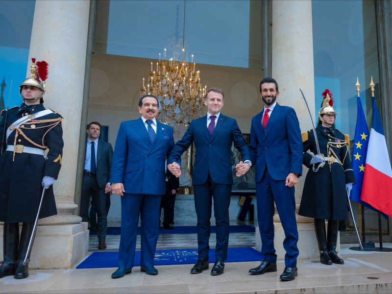 جلالة الملك المعظم يعقد جلسة مباحثات مع فخامة رئيس الجمهورية الفرنسية في العاصمة الفرنسية باريس