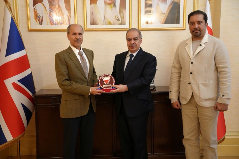 وكيل وزارة الداخلية لشئون الجنسية والجوازات يبحث وسفير البحرين بالمملكة المتحدة تطوير الخدمات المقدمة للمواطنين في الخارج