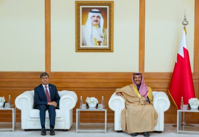 وزير الإعلام يستقبل سفير نيبال لدى مملكة البحرين