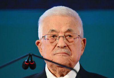 عباس يقر نشر مسودة دستور دولة فلسطين "المؤقت"
