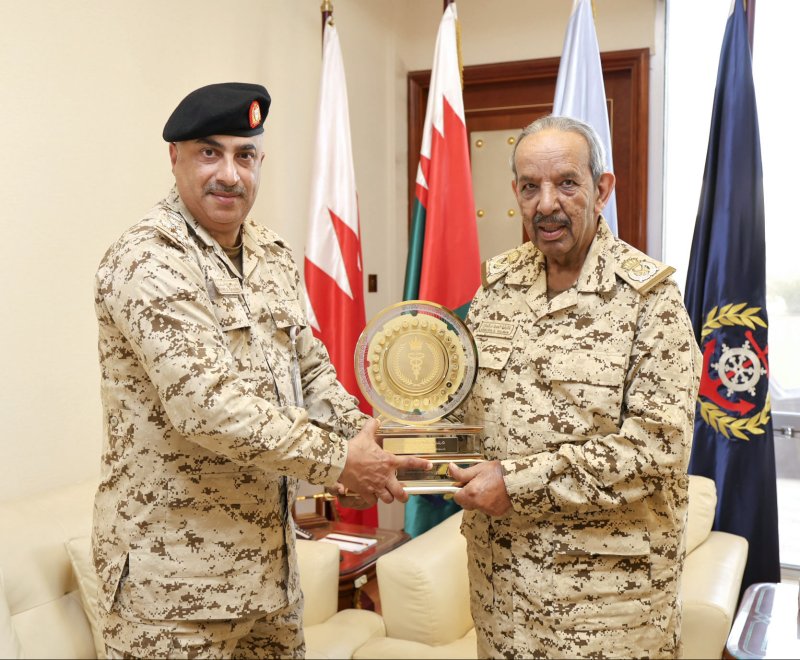 القائد العام يستقبل قائد الخدمات الطبية الملكية