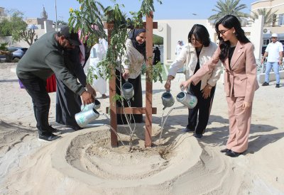 الجامعة الامريكية بالبحرين تدعم تشجير موقعين حيويين ضمن مبادرة "دمت خضراء"