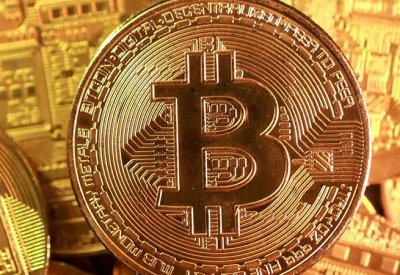 انقسام التوقعات يربك مسار البتكوين والذهب