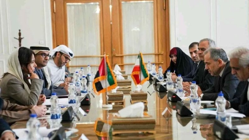 الإمارات وإيران تعقدان مشاورات سياسية في طهران