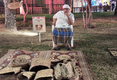البيئة الزراعية تستعرض صناعة "الجراب" ومنتجات النخيل في أيام الشارقة التراثية