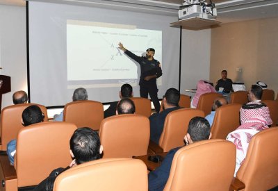 الإدارة العامة للدفاع المدني تنظم محاضرة تعريفية بدليل مملكة البحرين لموظفي هيئة الكهرباء والماء