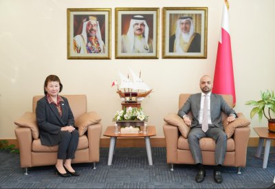 وزير التنمية الاجتماعية يستقبل سفيرة اليابان لدى مملكة البحرين