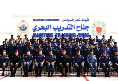 رئيس الشرطة يشهد تخريج المشاركين في الدورات البحرية المتخصصة بقيادة خفر السواحل
