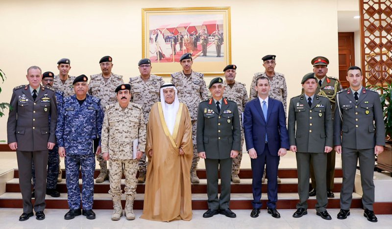 وزير شؤون الدفاع يشيد بالعلاقات العسكرية مع قبرص