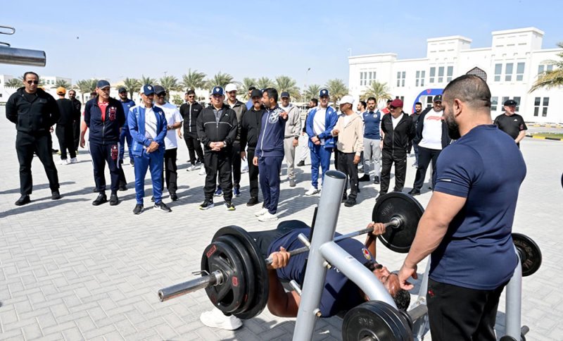 رئيس الشرطة يحضر فعالية اليوم الرياضي ويؤكد على أهمية تعزيز ثقافة الرياضة واللياقة البدنية