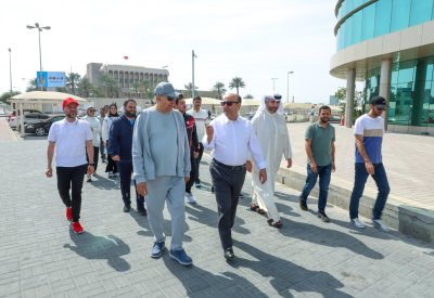 “البلاد” تشارك في يوم البحرين الرياضي بجولة مشي لموظفيها