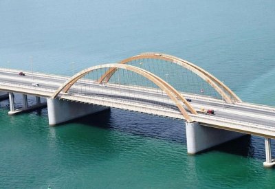 ازدحام على جسر الشيخ خليفة بن سلمان باتجاه الحد إثر حادث تصادم بين سيارتين