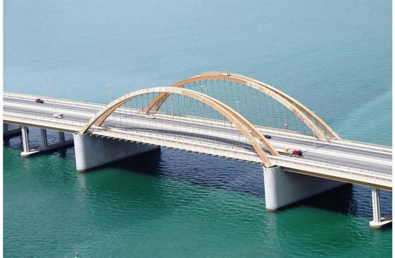 ازدحام على جسر الشيخ خليفة بن سلمان باتجاه الحد إثر حادث تصادم بين سيارتين