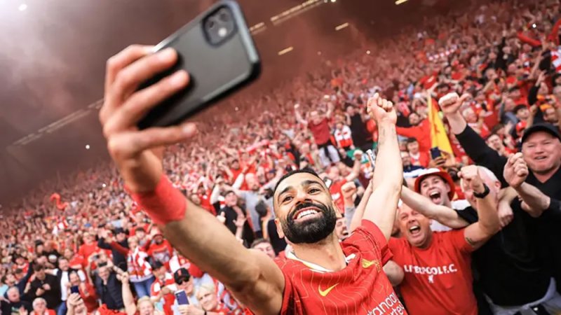 لاعب ليفربول لجماهير الفريق: جهزوا "المناديل".. صلاح راحل