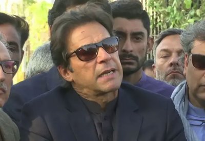 بعد تظاهرات شعبية لليوم الثالث.. عمران خان يخضع لفحص طبي في السجن