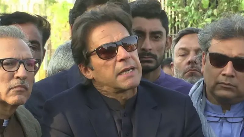 بعد تظاهرات شعبية لليوم الثالث.. عمران خان يخضع لفحص طبي في السجن
