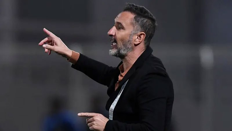 فيتور بيريرا.. رابع مدرب يقود نوتنغهام خلال الموسم