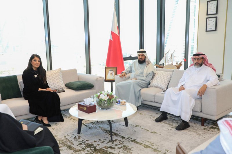 الظاعن تبحث مع إدارة الأوقاف السنية احتياجات المساجد وصالة المناسبات في مدينة عيسى