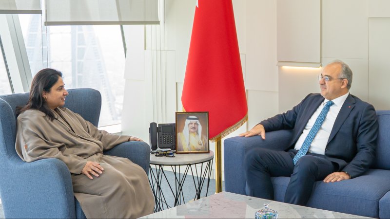 المدير العام لمعهد الإدارة العامة تستقبل سفير الجمهورية اللبنانية لدى مملكة البحرين