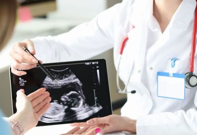 سابقة طبية.. إنقاذ جنين من ورم نادر وخطير قبل ولادته