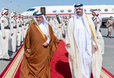 سمو ولي العهد رئيس مجلس الوزراء يصل إلى دولة قطر في زيارةٍ أخوية