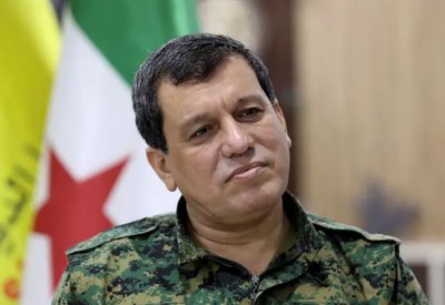 قائد قسد: يجب دمج كافة مؤسسات الإدارة الذاتية بالدولة السورية