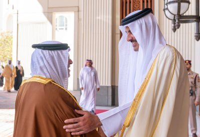 سمو ولي العهد رئيس مجلس الوزراء يلتقي سمو أمير دولة قطر ويؤكد على ما يجمع مملكة البحرين ودولة قطر من علاقات أخوية وطيدة