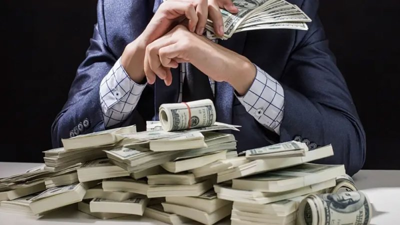 أكثر القرارات المهنية جرأة.. شاب يتخلى عن راتب يلامس مليون دولار لبيع الشاي!