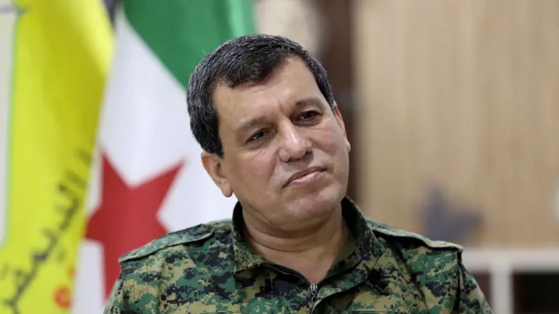 قائد قسد: يجب دمج كافة مؤسسات الإدارة الذاتية بالدولة السورية