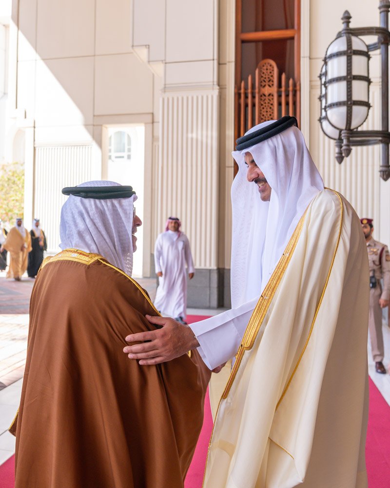 سمو ولي العهد رئيس مجلس الوزراء يلتقي سمو أمير دولة قطر ويؤكد على ما يجمع مملكة البحرين ودولة قطر من علاقات أخوية وطيدة