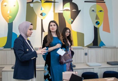 وزيرة شؤون الشباب تبحث التعاون المشترك مع مدير البرامج والشراكات بمؤسسة كردستان